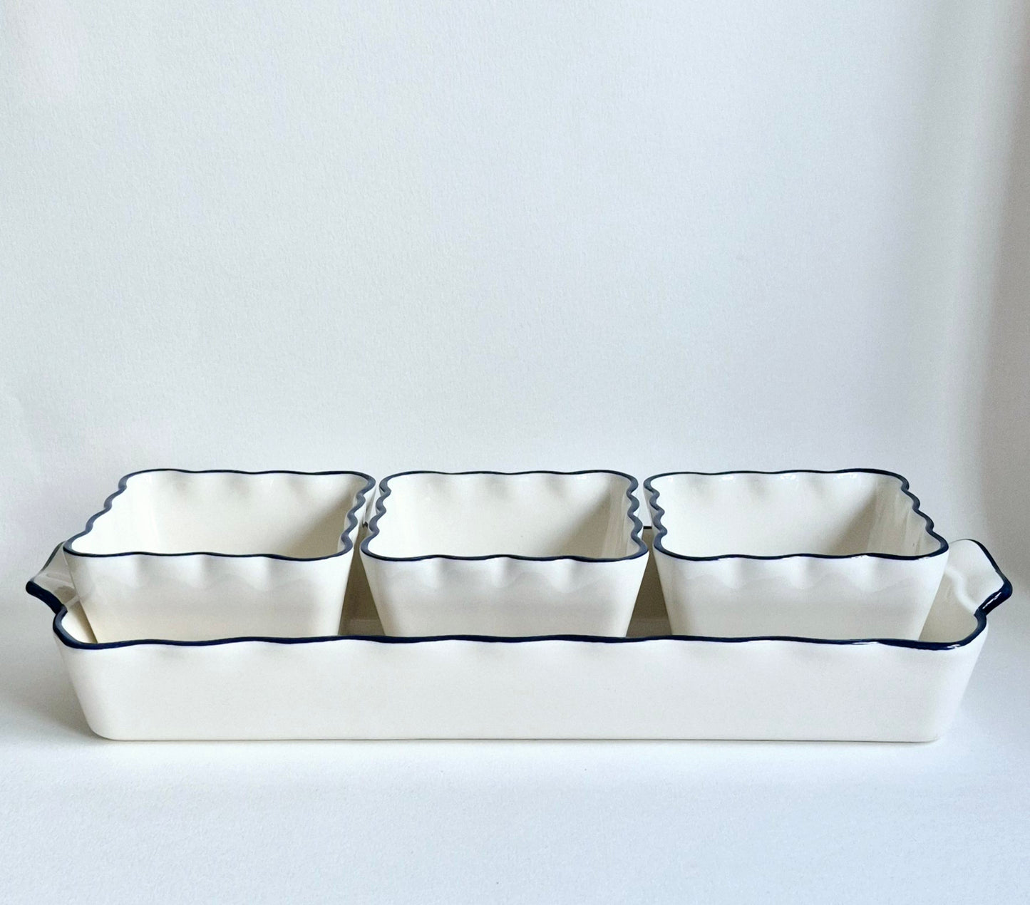 Three-Frame Sauce Dishes with Tray – Timeless and Versatile Design