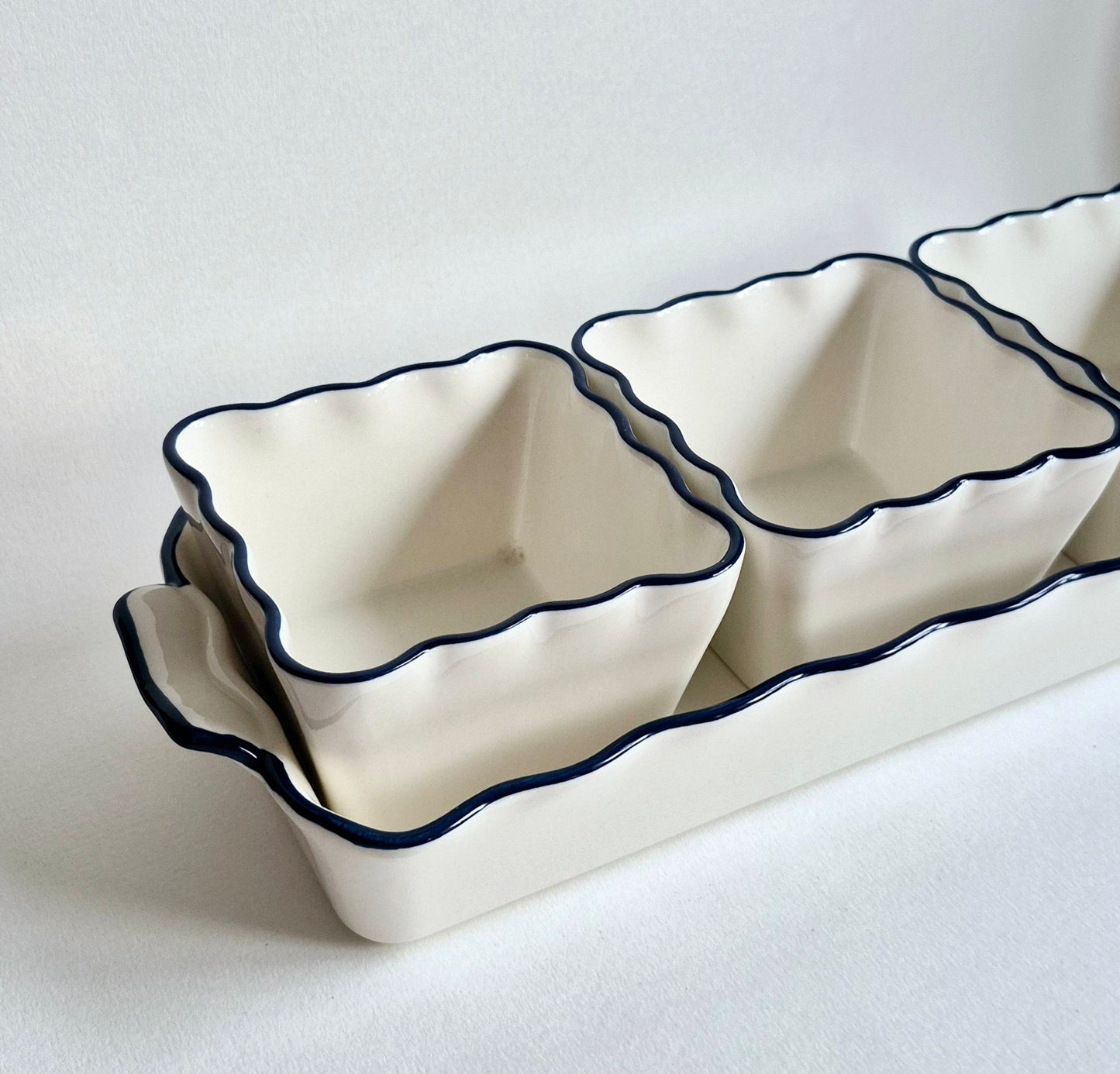 Three-Frame Sauce Dishes with Tray – Timeless and Versatile Design