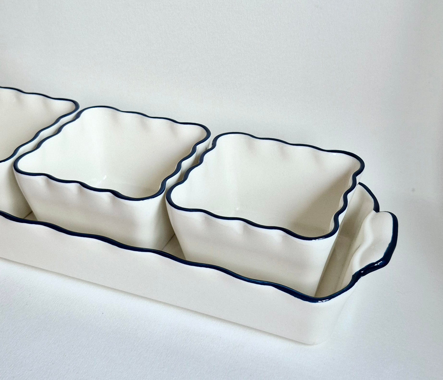 Three-Frame Sauce Dishes with Tray – Timeless and Versatile Design