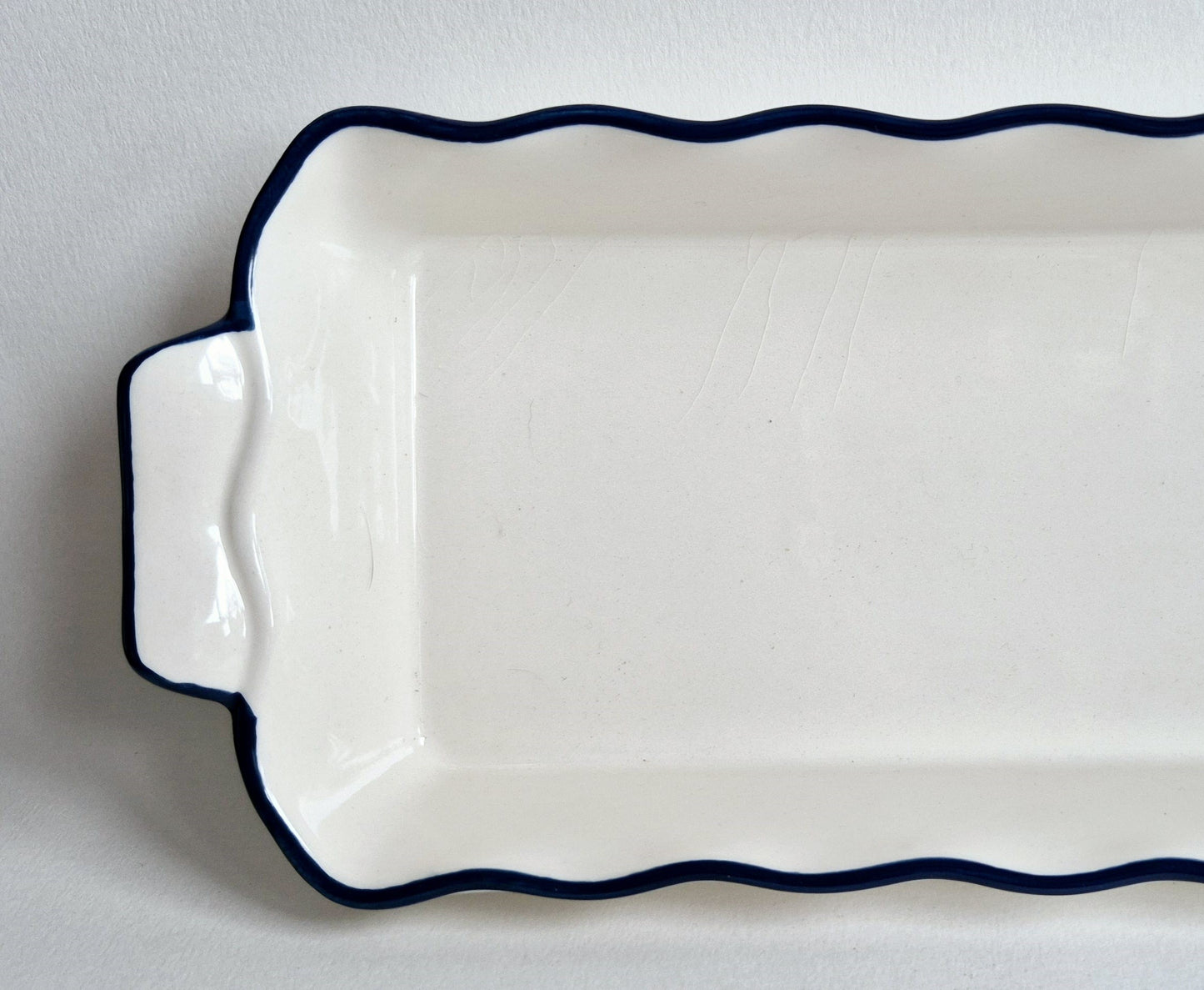 Three-Frame Sauce Dishes with Tray – Timeless and Versatile Design